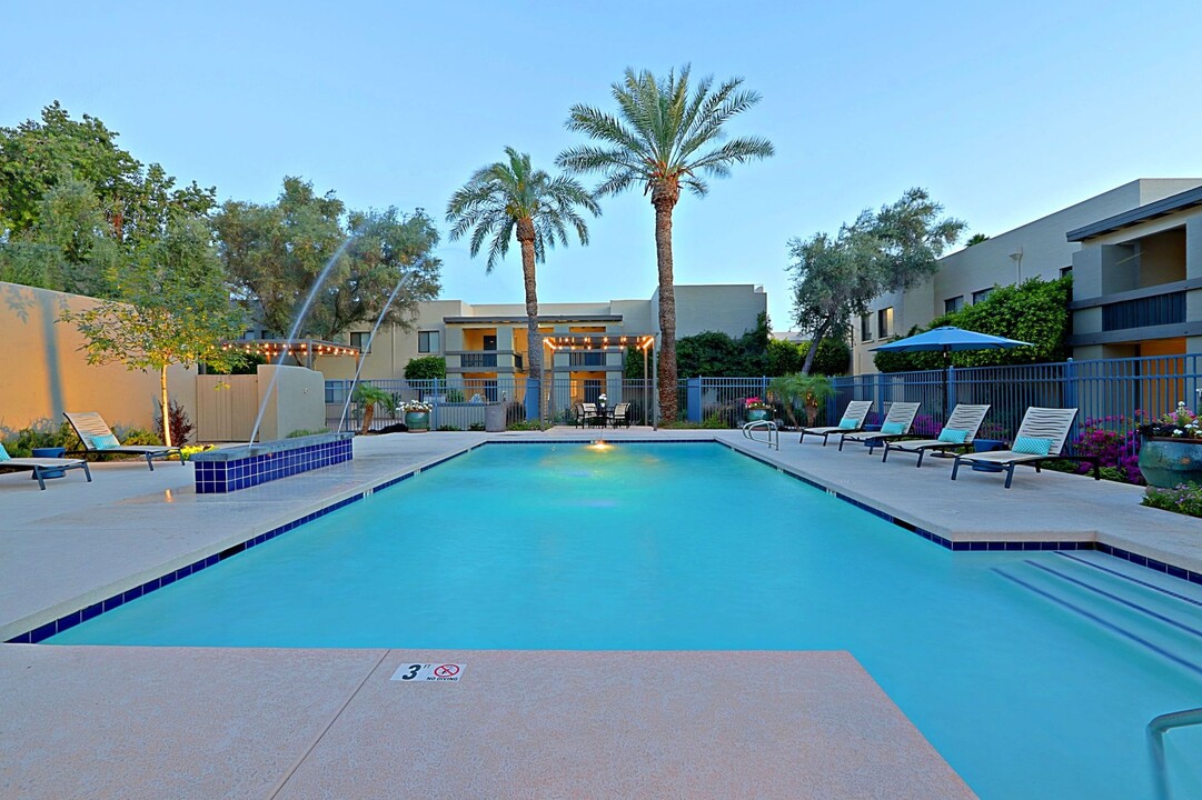 Palm Desert Apartments in Phoenix, AZ - Building Photo