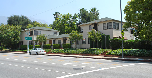 1754 N Lake Ave in Pasadena, CA - Foto de edificio - Building Photo