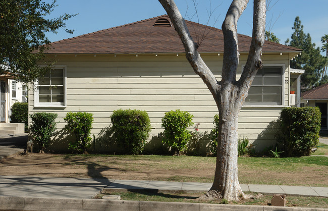 60 S Vinedo Ave in Pasadena, CA - Foto de edificio - Building Photo