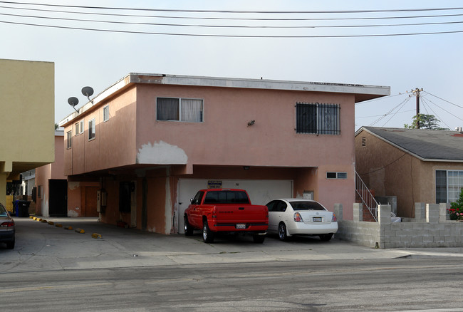 576 E Hyde Park Blvd in Inglewood, CA - Building Photo - Building Photo