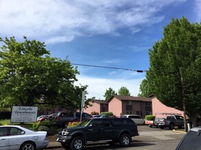 100-190 SE Viewmont Ave in Corvallis, OR - Foto de edificio - Building Photo