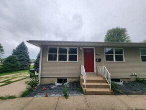 1611 Crescent St in Iowa City, IA - Building Photo - Building Photo