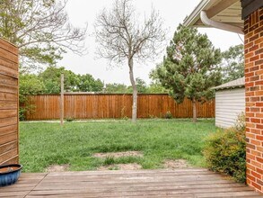 9520 Ash Creek Dr in Dallas, TX - Foto de edificio - Building Photo