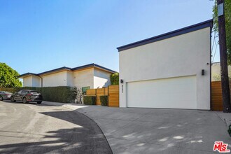 8242 Hillside Ave in Los Angeles, CA - Building Photo - Building Photo