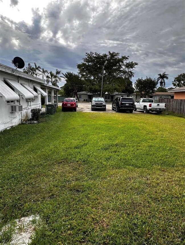 911 NE 5th Ave in Homestead, FL - Building Photo - Building Photo