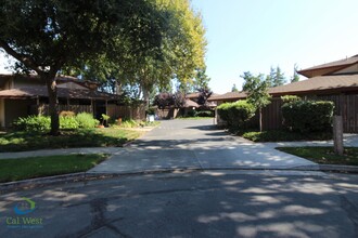 210 Red Oak Dr in Sunnyvale, CA - Building Photo - Building Photo