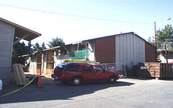 Arbor Glen Apartments in Portland, OR - Building Photo - Building Photo