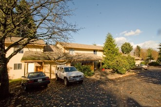 Tualatin 4-Plex in Tualatin, OR - Foto de edificio - Building Photo