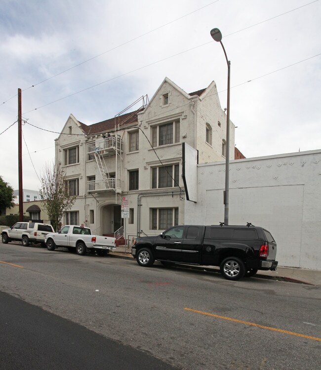 1316 N Edgemont St in Los Angeles, CA - Foto de edificio - Building Photo