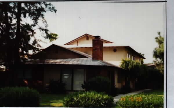 619 W Provential Dr in Anaheim, CA - Building Photo