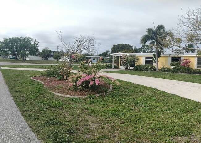 1164 Kehosee Ln in Englewood, FL - Building Photo - Building Photo