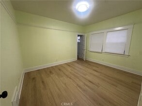 1054 W 46th St in Los Angeles, CA - Building Photo - Building Photo