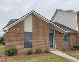 16 Upton Ct Dr in Greenville, NC - Building Photo