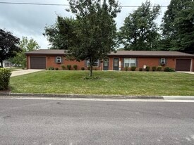 1055 W 10th St, Unit 1055 in Jasper, IN - Building Photo