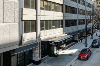30 E Huron St in Chicago, IL - Building Photo - Building Photo