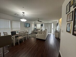 1172 Gecko Rd in Henderson, NV - Building Photo - Building Photo