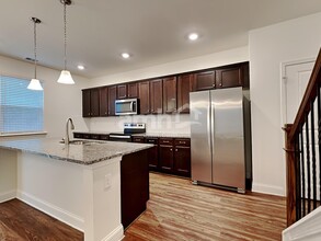 136 Rivulet Dr in Holly Springs, GA - Foto de edificio - Building Photo