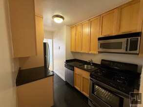 Fourth Avenue in New York, NY - Building Photo - Building Photo