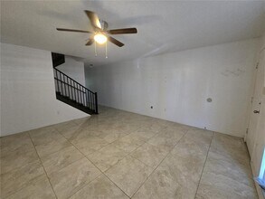412 Kensington Lake Cir in Brandon, FL - Building Photo - Building Photo