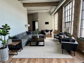 801 Broadway Ave NW, Unit 451 in Grand Rapids, MI - Building Photo - Building Photo