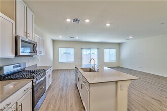 4702 Arctic Clfs Ave in Las Vegas, NV - Building Photo - Building Photo