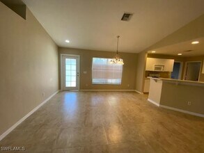 208 Homewood Ave S in Lehigh Acres, FL - Foto de edificio - Building Photo