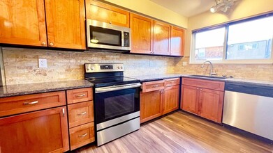 1272 S Crystal Way in Aurora, CO - Building Photo - Building Photo