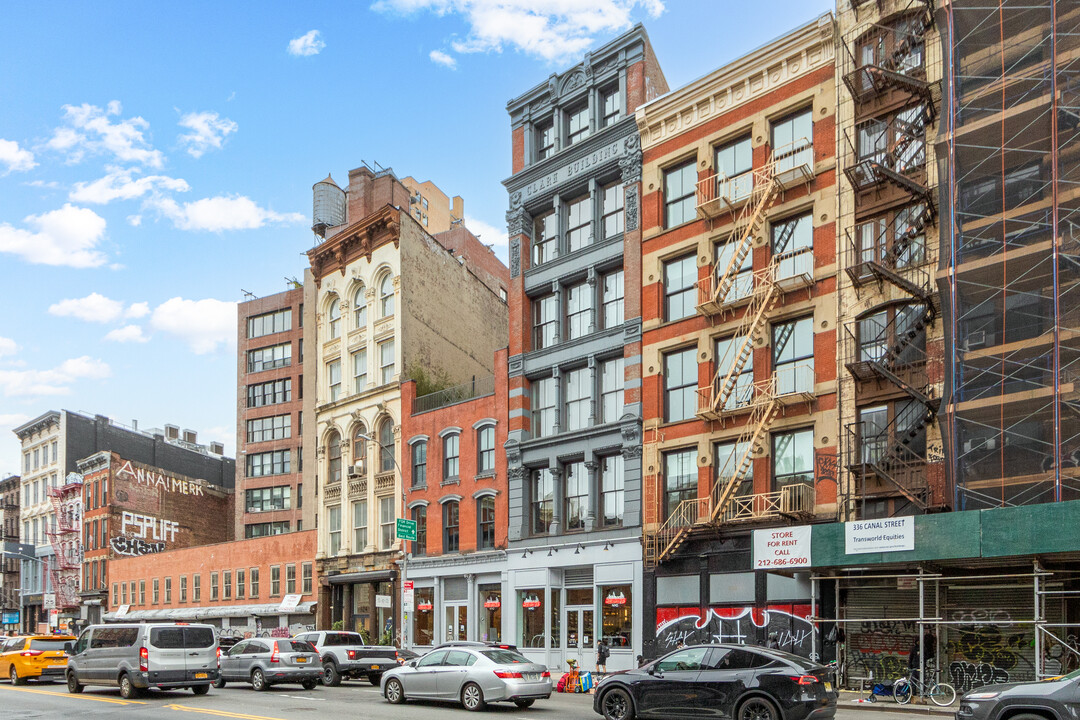 326-332 Canal St in New York, NY - Foto de edificio