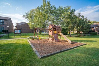 9038 N Park Plaza Ct in Brown Deer, WI - Building Photo - Building Photo