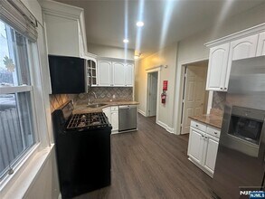 254 Everett Ave in Wyckoff, NJ - Building Photo - Building Photo