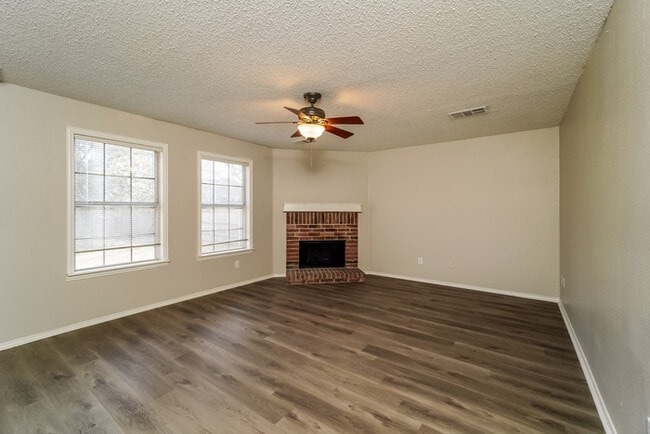 8003 Mosstree Dr in Arlington, TX - Building Photo - Building Photo