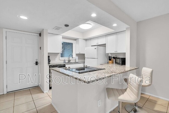 1670 Laurel St in Sarasota, FL - Building Photo - Building Photo