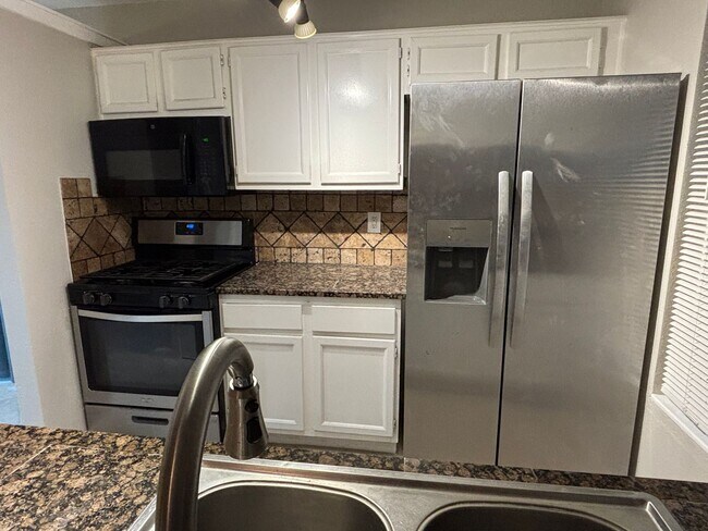 215 Greenlawn Blvd in Round Rock, TX - Building Photo - Building Photo