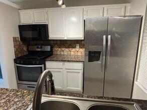213-215-215 Greenlawn Blvd in Round Rock, TX - Building Photo - Building Photo