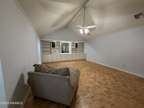 1103 E Bayou Pkwy in Lafayette, LA - Building Photo - Building Photo