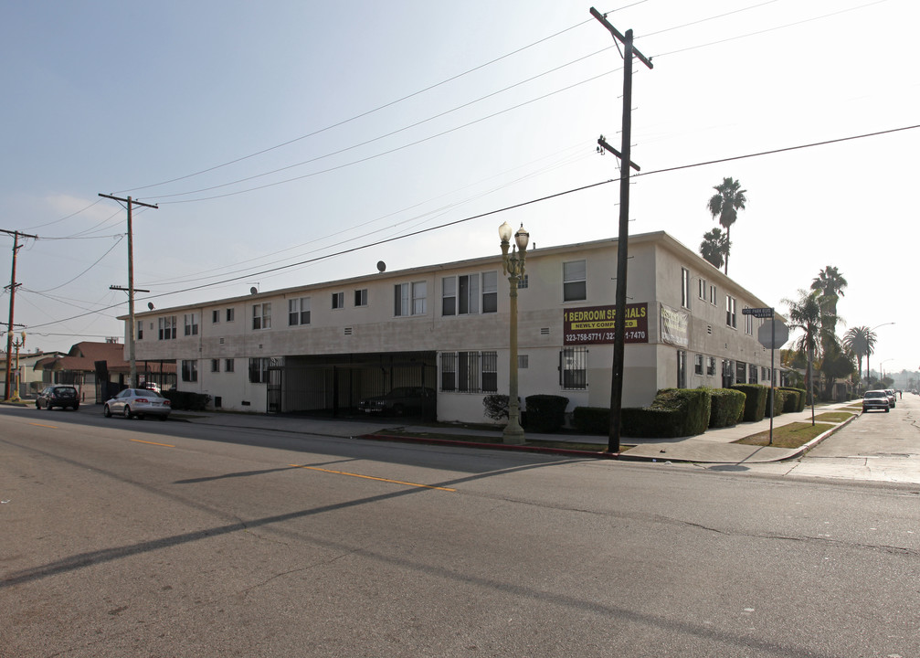 Hyde Park Manor in Los Angeles, CA - Building Photo