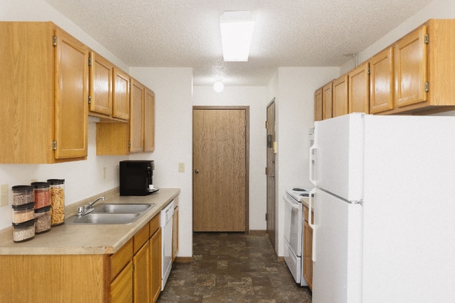 1401 12th St E in West Fargo, ND - Foto de edificio - Building Photo