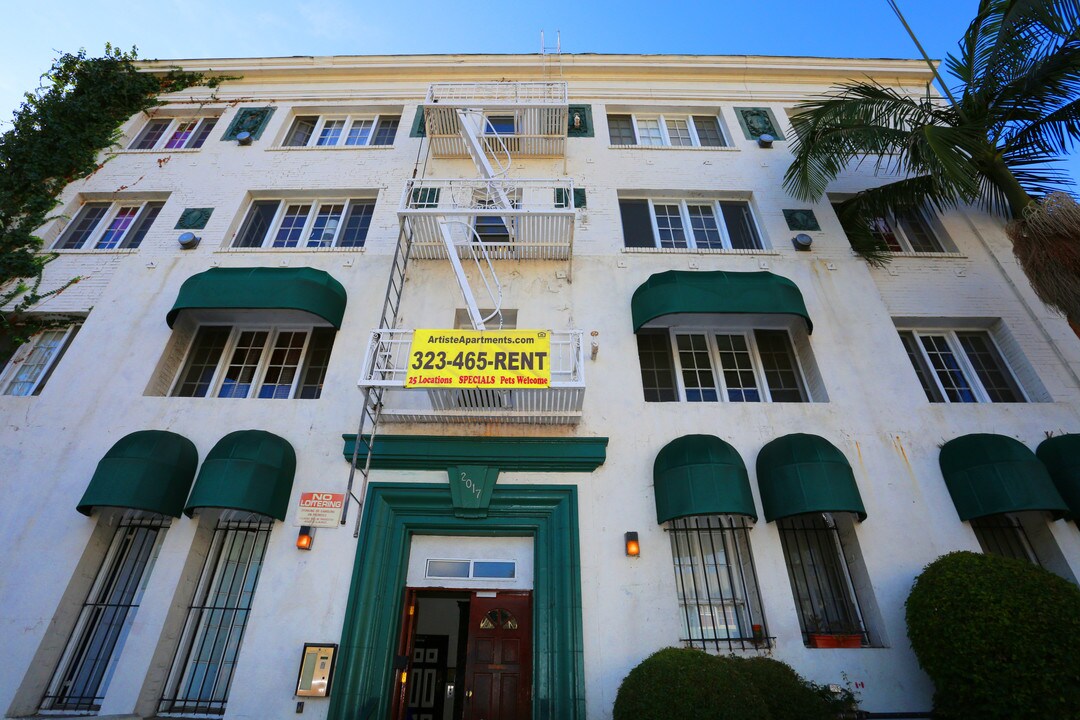 Artiste Apartments in Los Angeles, CA - Building Photo