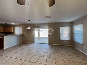 11940 W Charter Oak Rd in El Mirage, AZ - Foto de edificio - Building Photo