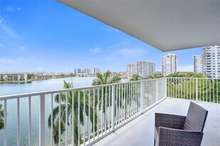 2851 NE 183rd St in Aventura, FL - Building Photo