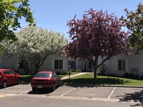 Cottages of Vadnais Heights in St. Paul, MN - Building Photo - Building Photo