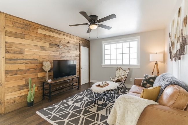 313 W San Miguel St in Colorado Springs, CO - Foto de edificio - Building Photo