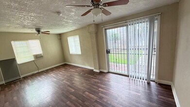 5566 W Fir Ave in Fresno, CA - Building Photo - Building Photo