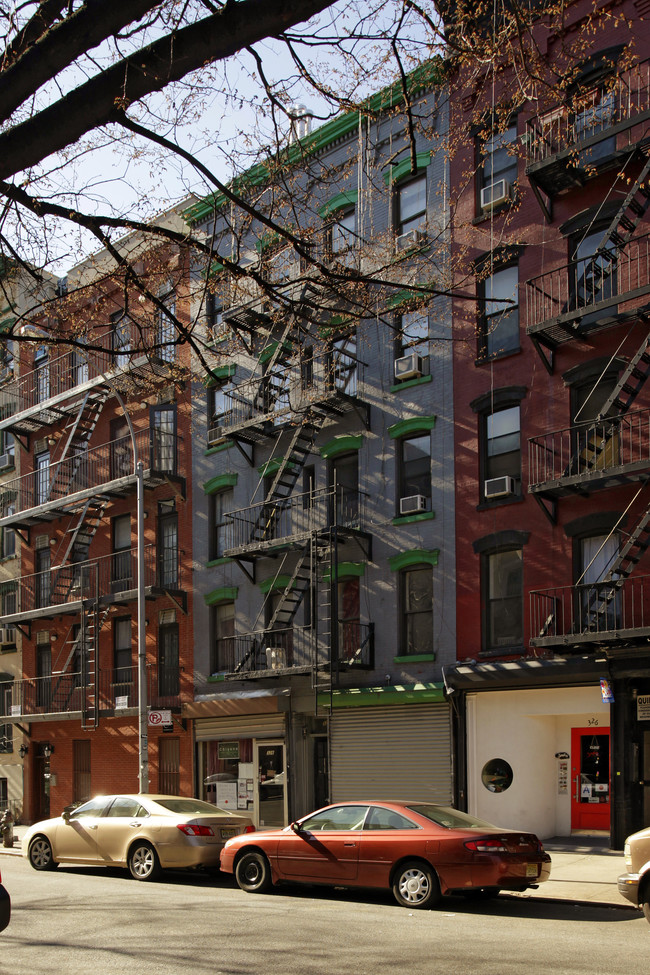 328 E 6th St in New York, NY - Building Photo - Building Photo