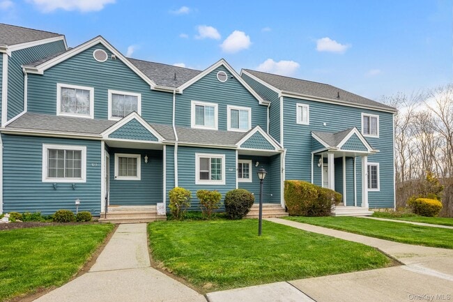 702 Somerset Knoll in Brewster, NY - Building Photo - Building Photo