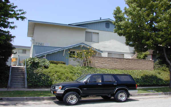 7741 Saint Bernard St in Playa Del Rey, CA - Foto de edificio