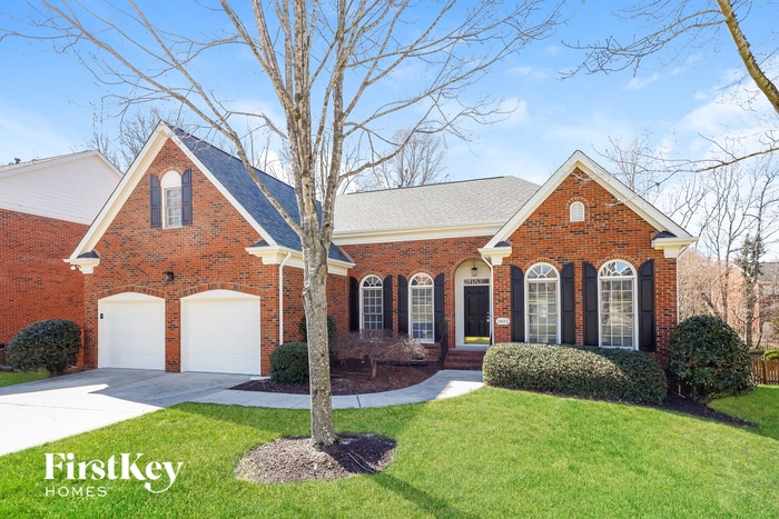 1402 Holly Ridge Dr in Matthews, NC - Building Photo