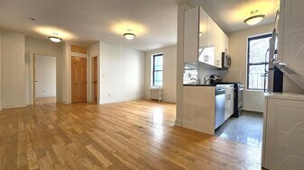 282 Cabrini Blvd in New York, NY - Building Photo