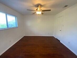 9611 Woodvale Dr in Austin, TX - Building Photo - Building Photo