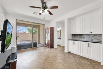 11821 Amistoso Ln in Las Vegas, NV - Building Photo - Building Photo